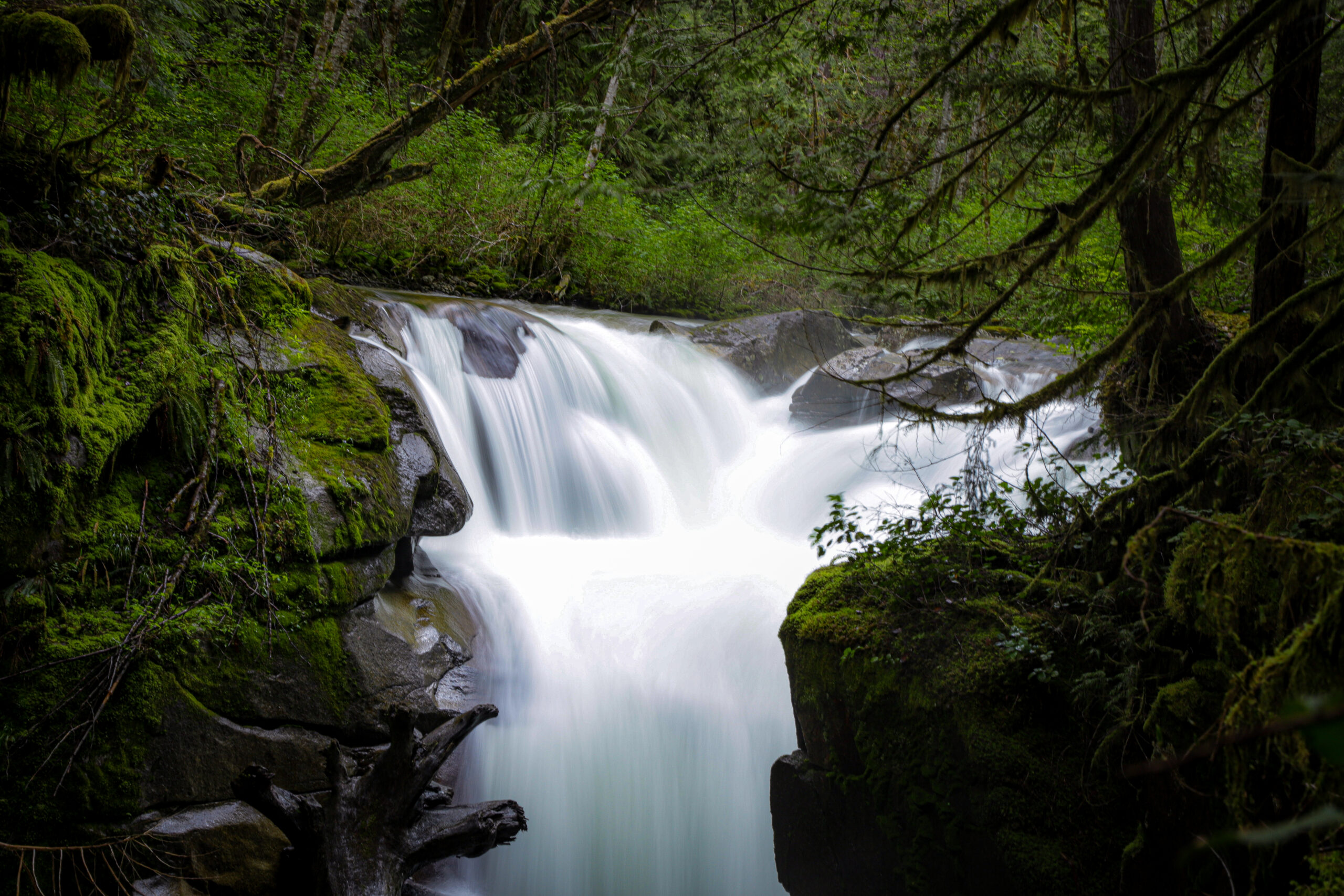 Waterfall in Theodosia (qathet)